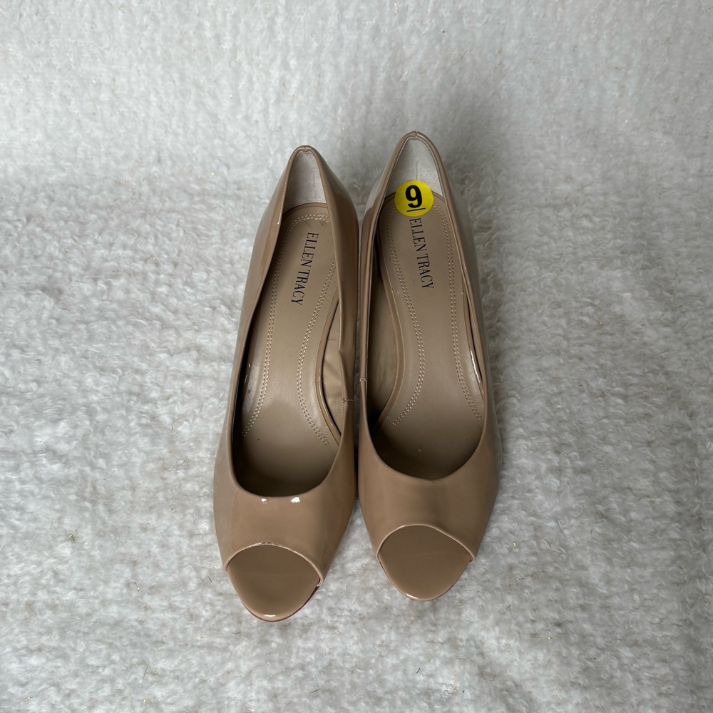 Ellen Tracy Beige Patent Peep-Toe Pumps
